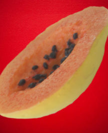 Mamão Papaya aberto com semente (1 metade)